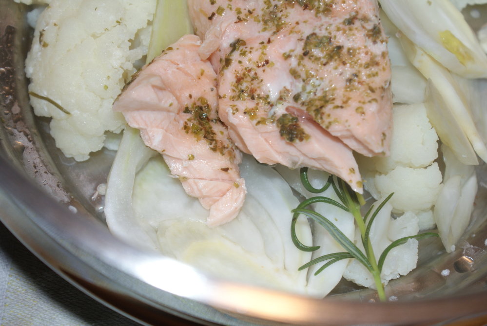 gedämpfter Lachs mit Gemüse vom Foodblog - low carb Rezepte vom Foodblog